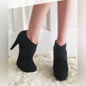 STUART WEITZMAN suede pumps,